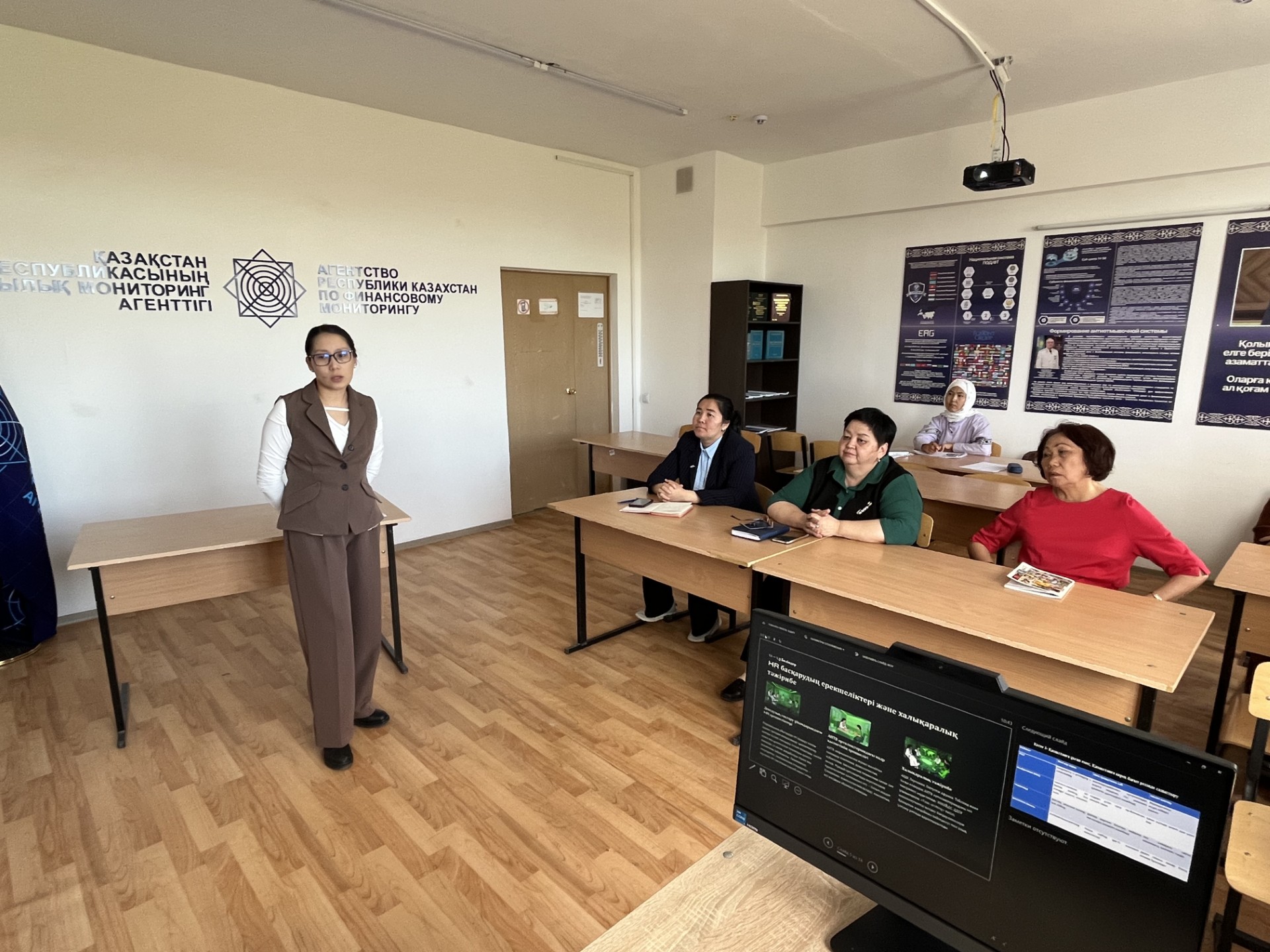 Магистранттардың ғылыми жұмыстарын екінші рет алдын-ала қорғауы