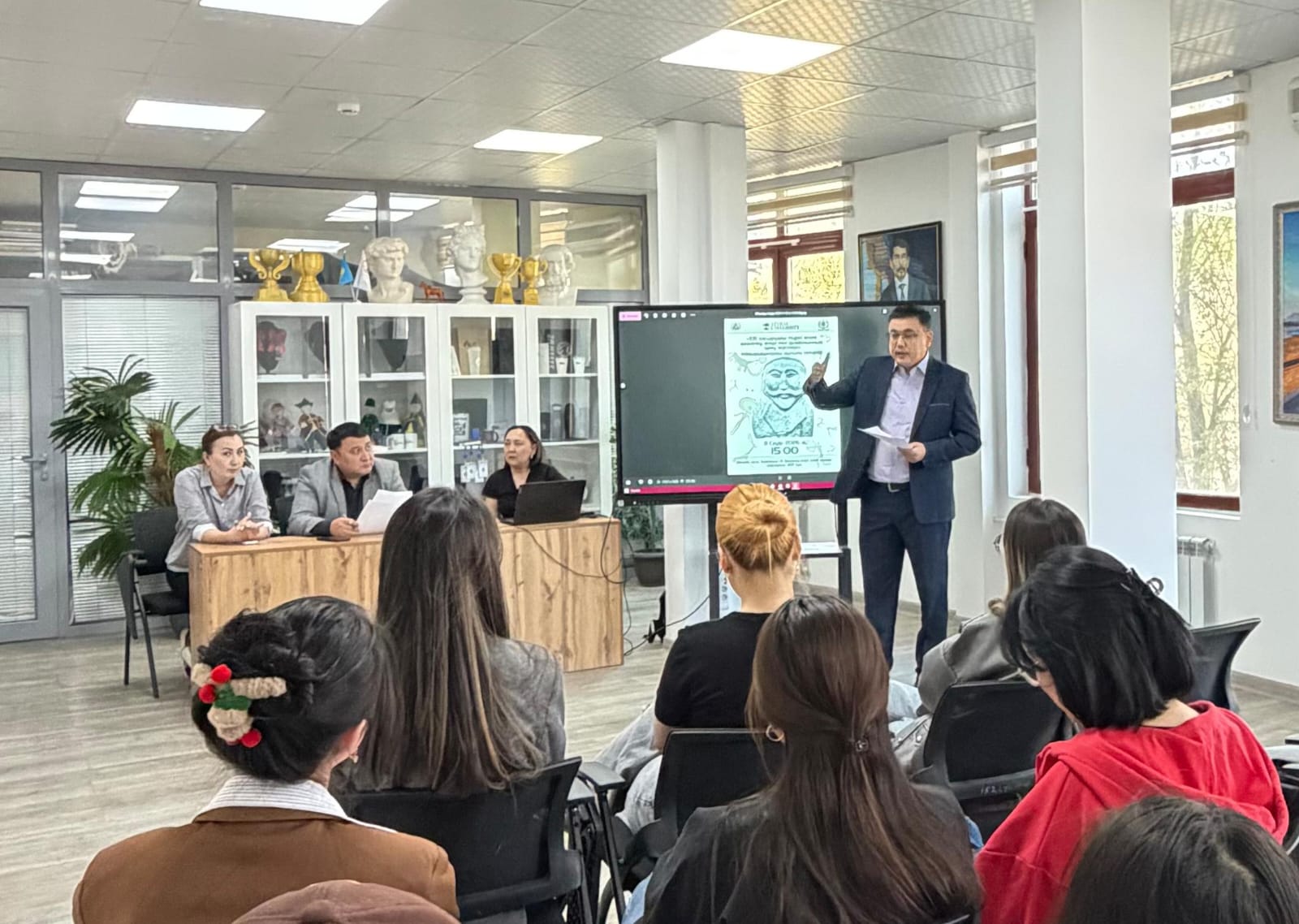 «XXI ғасырдағы түркі әлемі бейнелеу өнері мен дизайнының даму үрдістері»