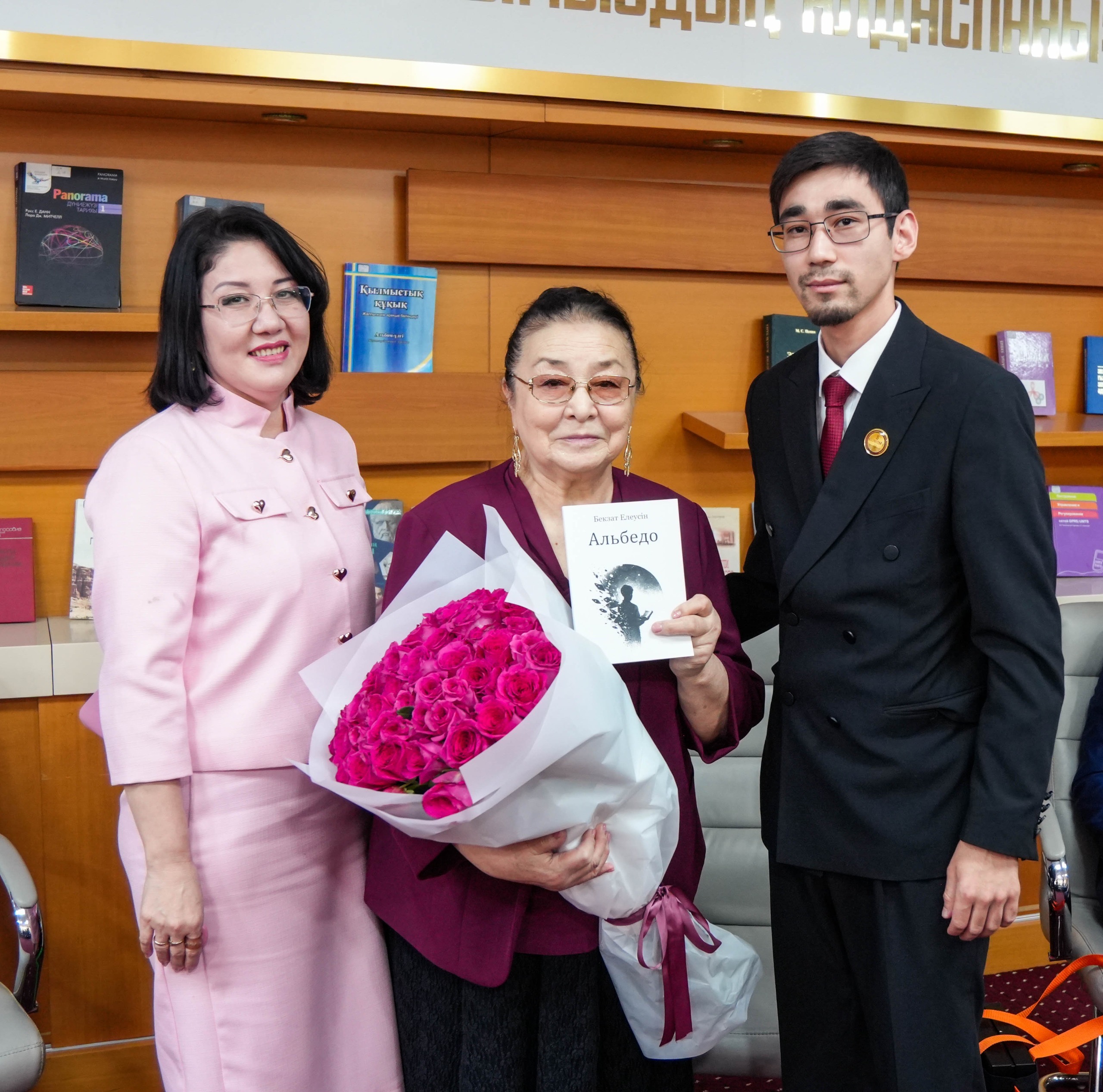 ХАЛЫҚ ӘРТІСІ МЕРУЕРТ ӨТЕКЕШОВА «ҰСТАЗ» МЕКТЕБІНЕ КЕЛДІ