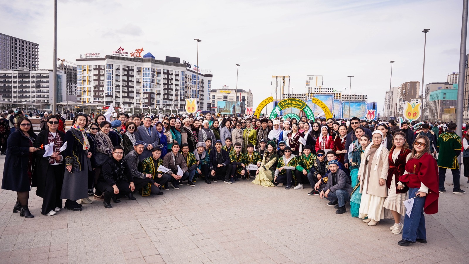 Ұлттық киім - ұлт рухының салтанатты шеруі