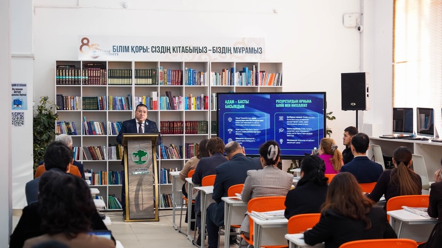 Атырау университетінде Конституция жобасына арналған дөңгелек үстел өтті
