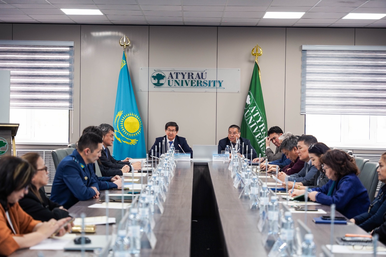 Атырау университетінде Конституцияның маңызы мен құқықтық мәдениет мәселелері талқыланды