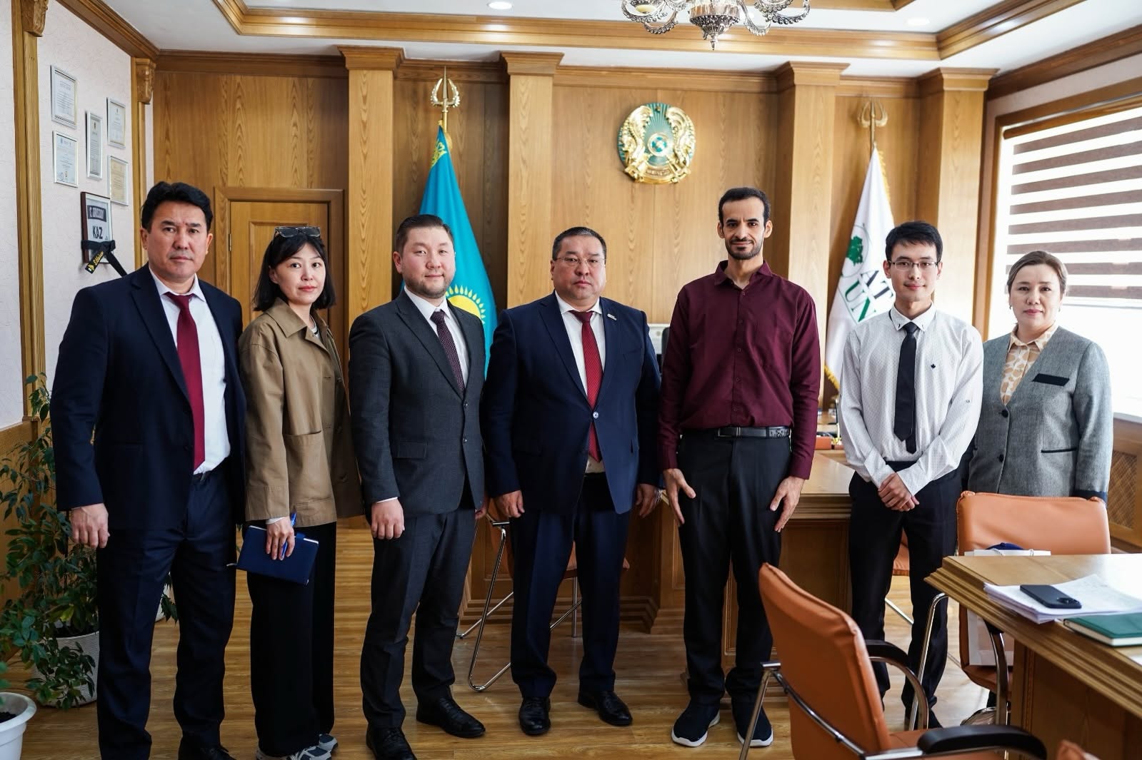 ОМАН ПРОФЕССОРЫ ДӘРІС БЕРЕДІ