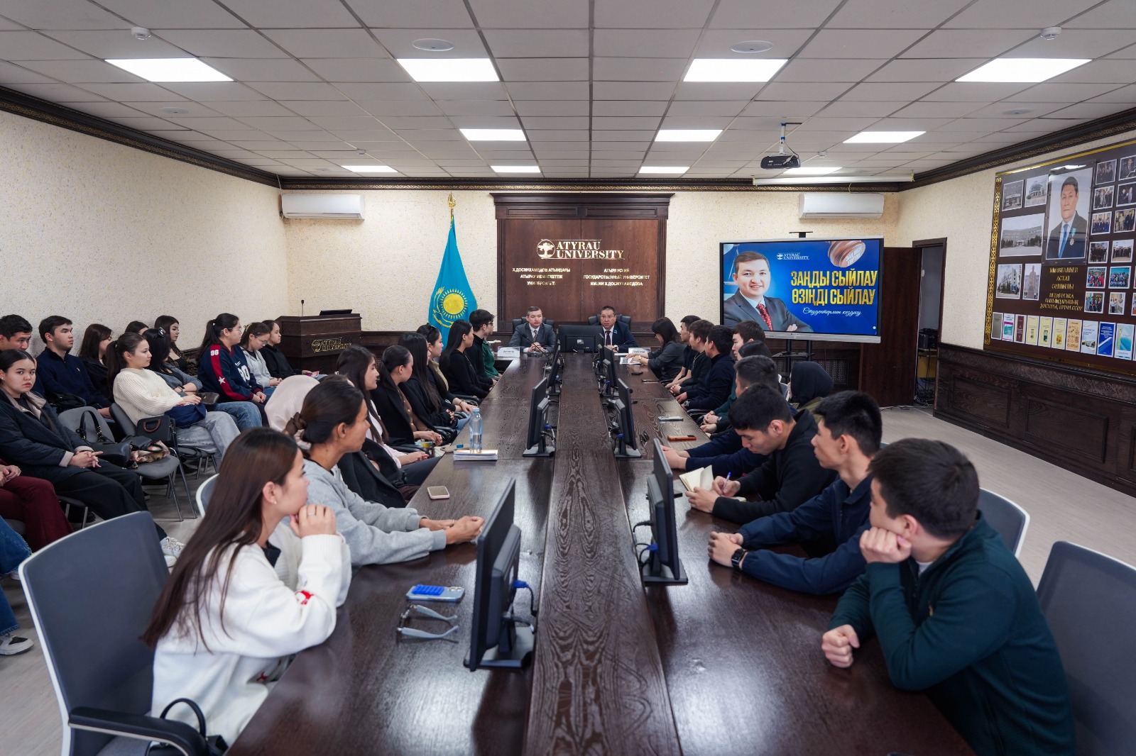Атырау университетінде "Заң мен тәртіп" қағидаты аясында кездесу өтті