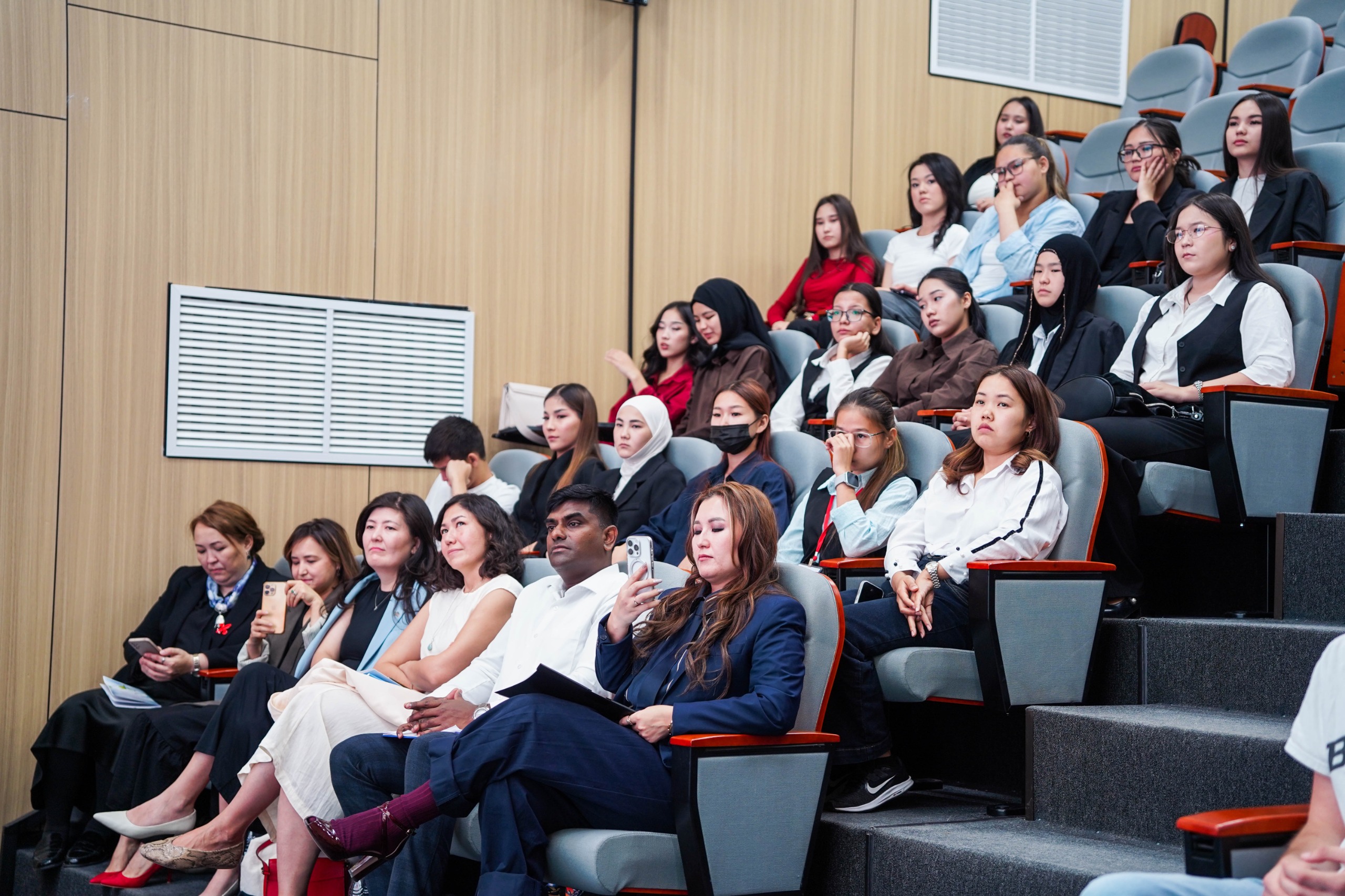 “ECO QYZDAR”: STUDENTS MEET WITH EXPERIENCED ENVIRONMENTAL PROFESSIONALS