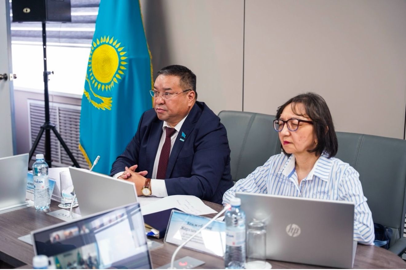 "Атырау" газеті: Атырауда Олжас Сүлейменовтің 90 жылдық мерейтойы қарсаңында халықаралық жиын өтті