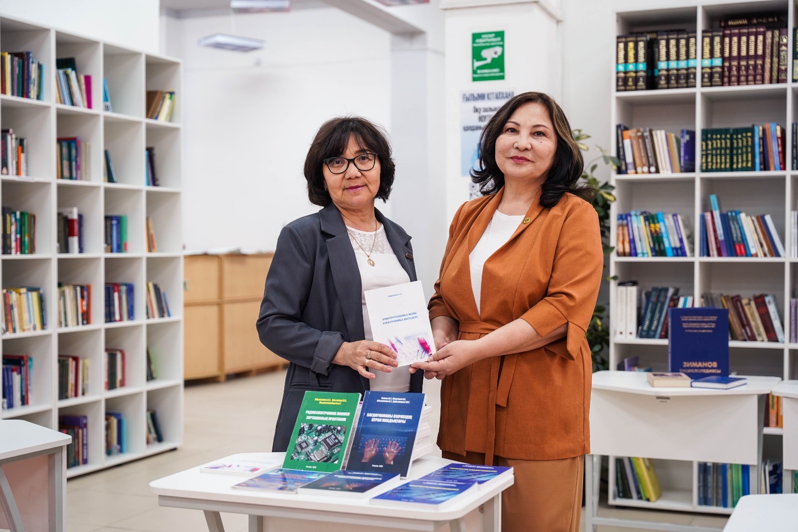 В рамках акции «Подари книгу» были переданы ценные учебные пособия