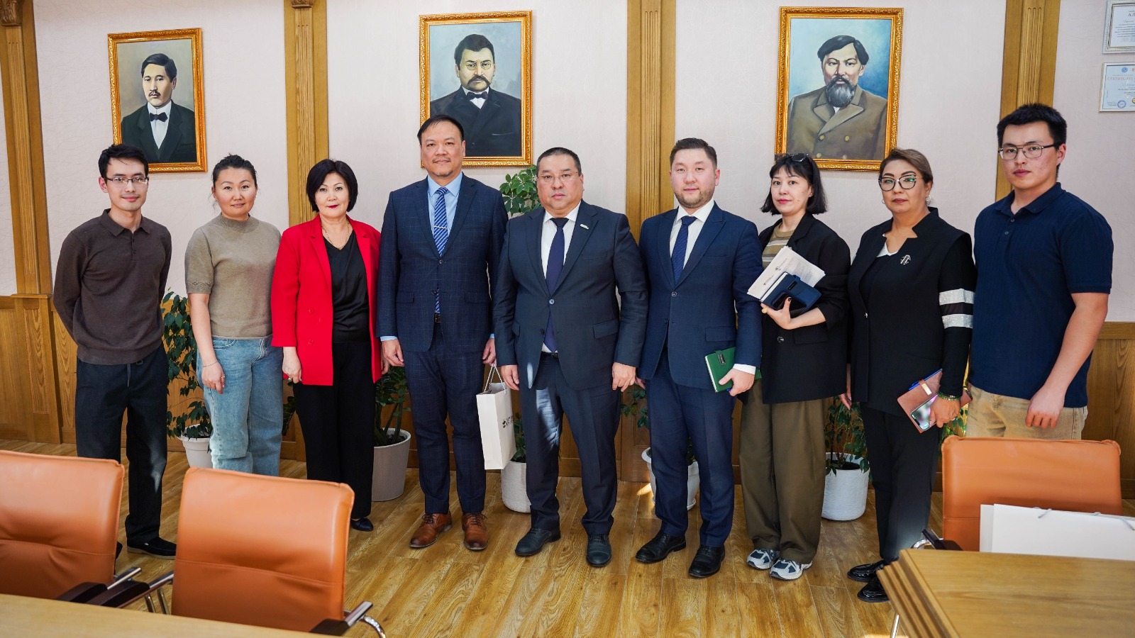 ПРОФЕССОР ОТТО ЧЕН ҒЫЛЫМИ ЗЕРТТЕУ ЖҮРГІЗЕДІ
