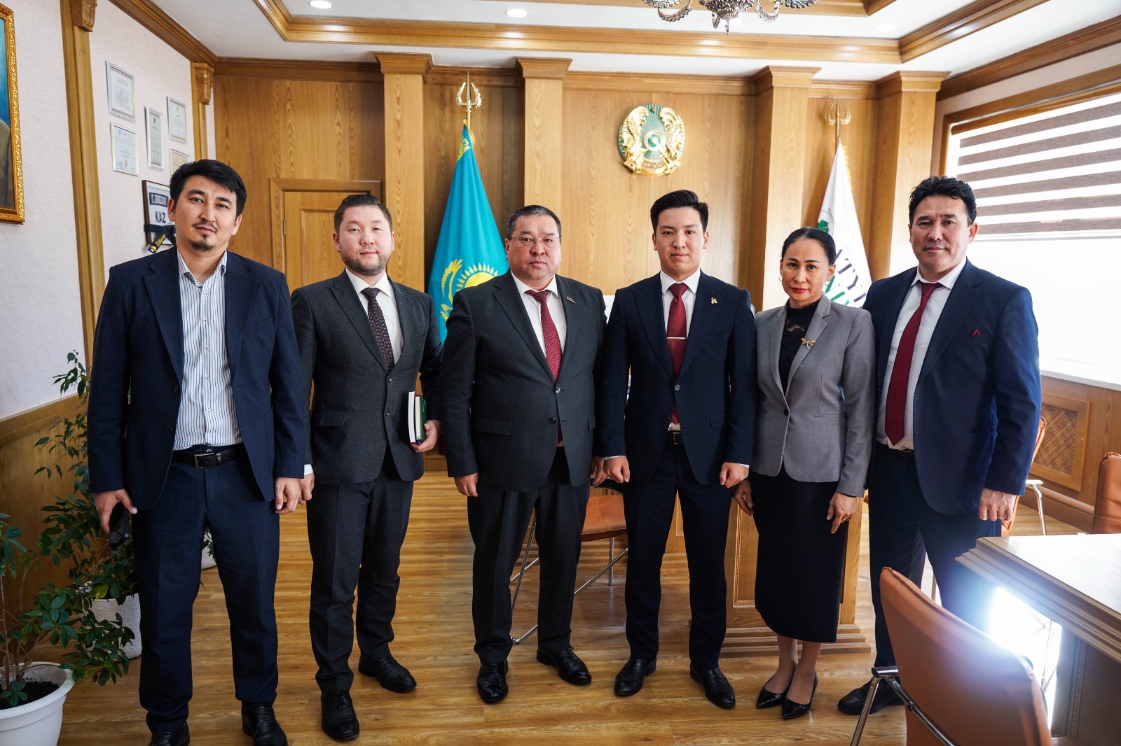 РЕКТОР ХАЛЫҚАРАЛЫҚ КОНФЕРЕНЦИЯҒА ҚАТЫСҚАН СТУДЕНТПЕН КЕЗДЕСТІ
