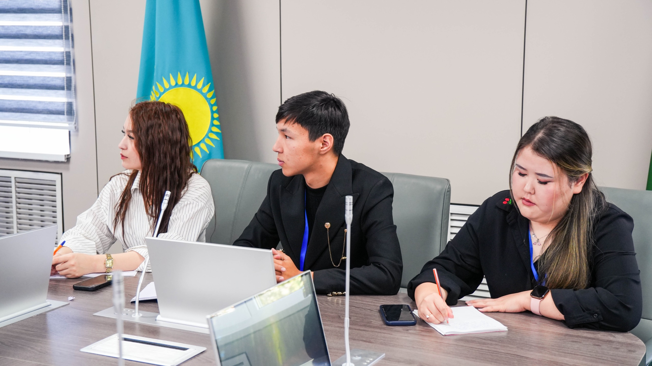 СТУДЕНТТІК ҚҰРЫЛТАЙ: ҮМІТКЕРЛЕР ДЕБАТЫ ӨТТІ