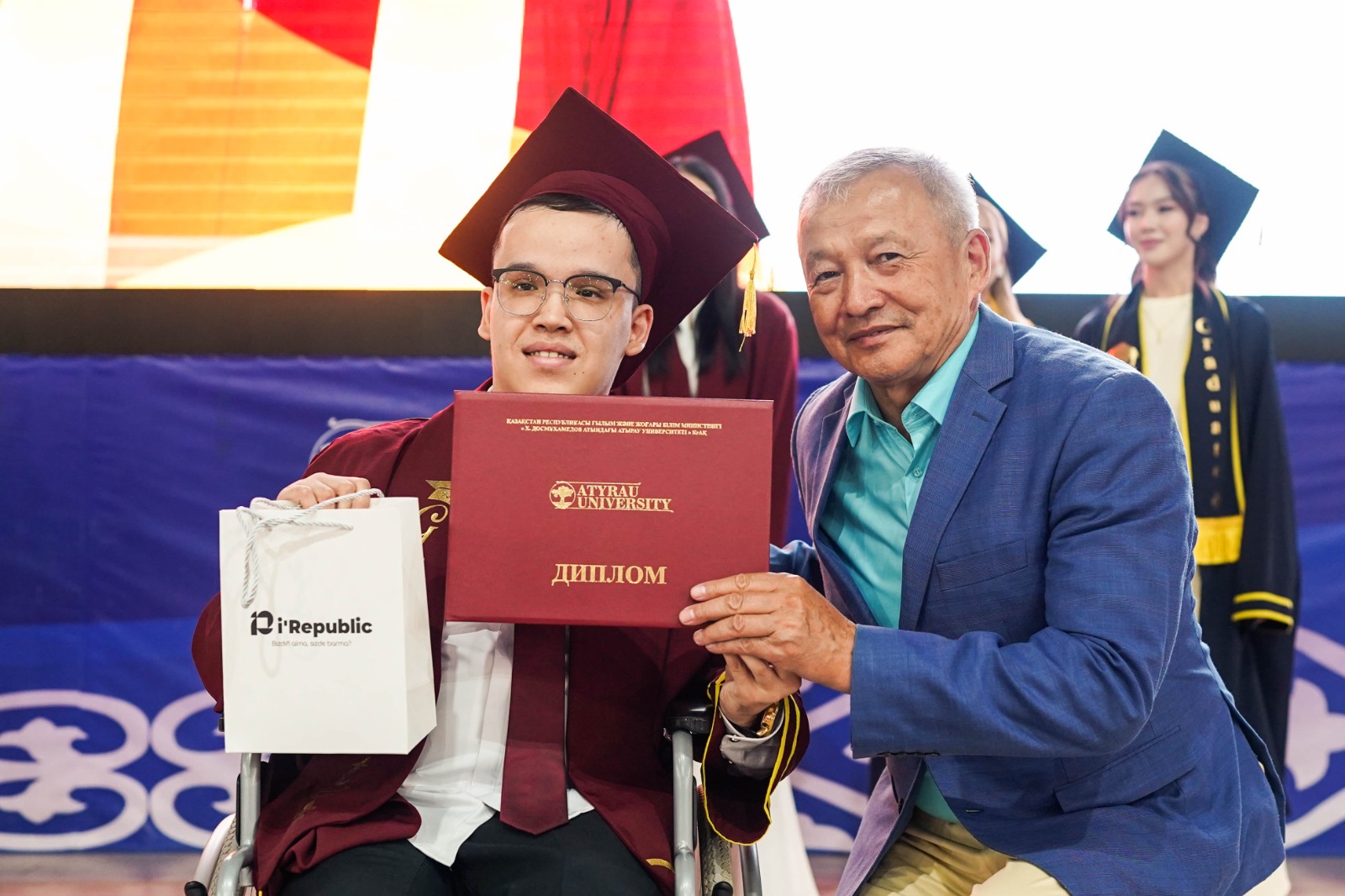 ГУМАНИТАРЛЫҚ ҒЫЛЫМДАР ЖӘНЕ ӨНЕР ФАКУЛЬТЕТІНІҢ ТҮЛЕКТЕРІНЕ ДИПЛОМ ТАБЫСТАЛДЫ