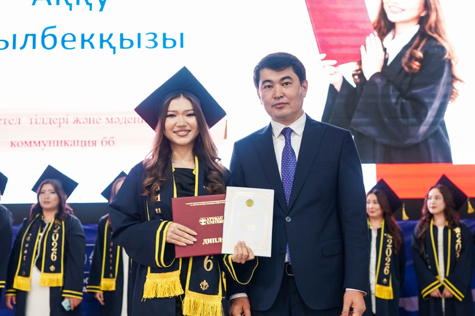 Тарихи күнде қанат қаққан түлектер