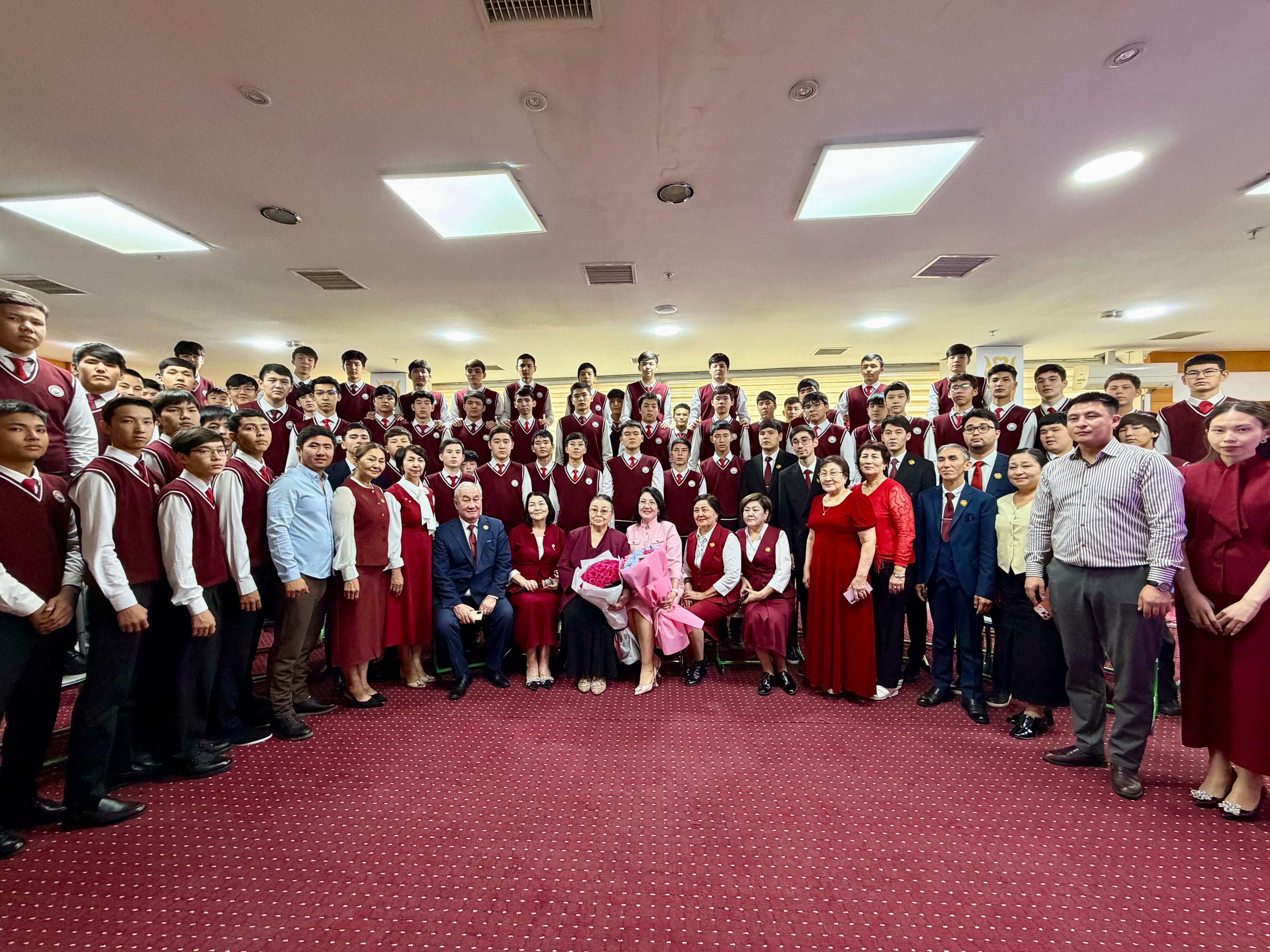 ХАЛЫҚ ӘРТІСІ МЕРУЕРТ ӨТЕКЕШОВА «ҰСТАЗ» МЕКТЕБІНЕ КЕЛДІ
